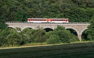 obronivský viadukt se nachází na trase Zvolen - Dudince - Štúrovo, která také patřila mezi letní linky ZSSK. Zdroj: ZSSK